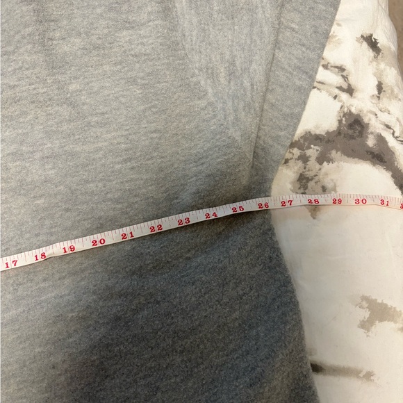 The Group (Babaton) Boiled Wool Boxy Turtleneck Heather Chrome L/XL - Picture 4 of 8